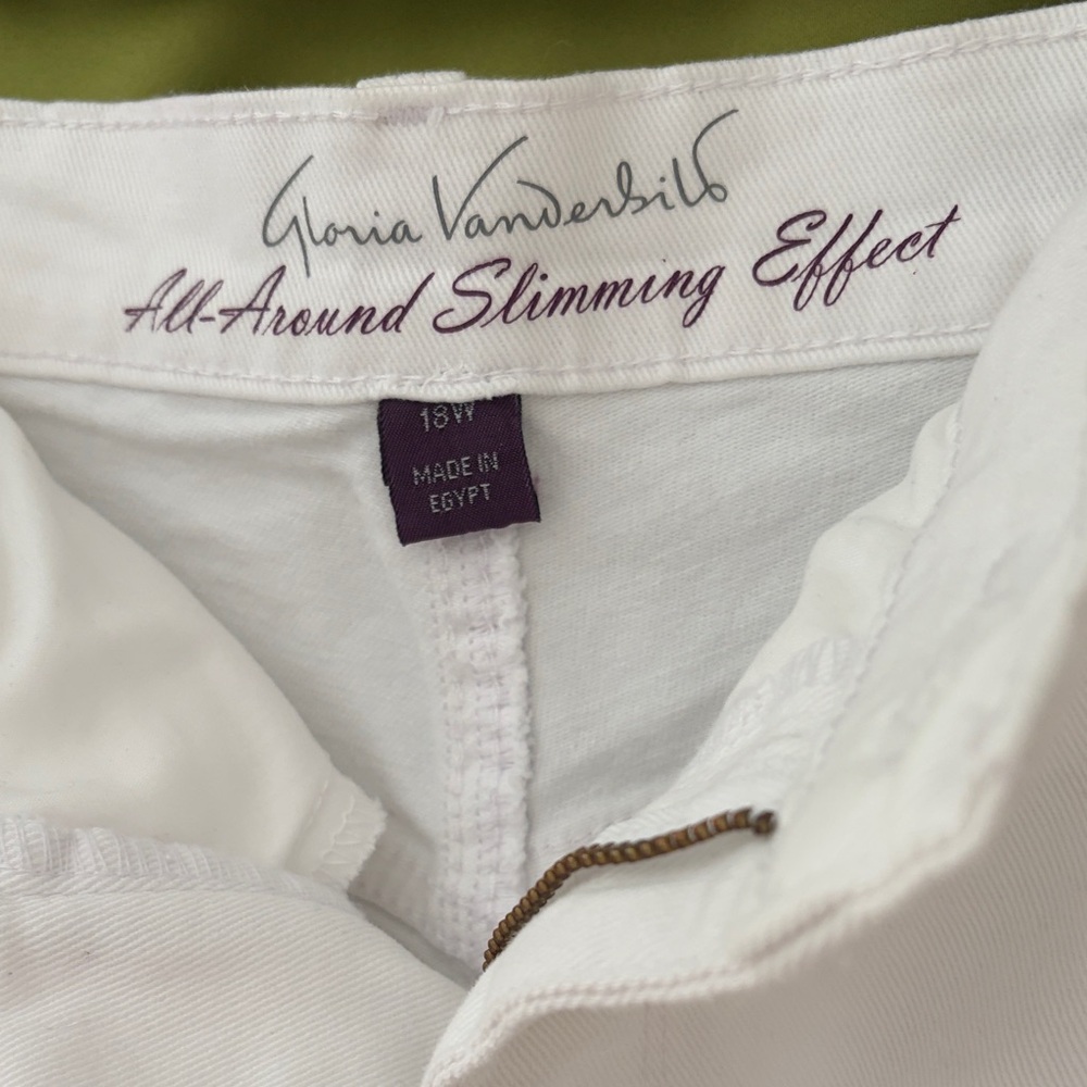 Like NEW White Denim Capri Pants 18W - Picture 2 of 4